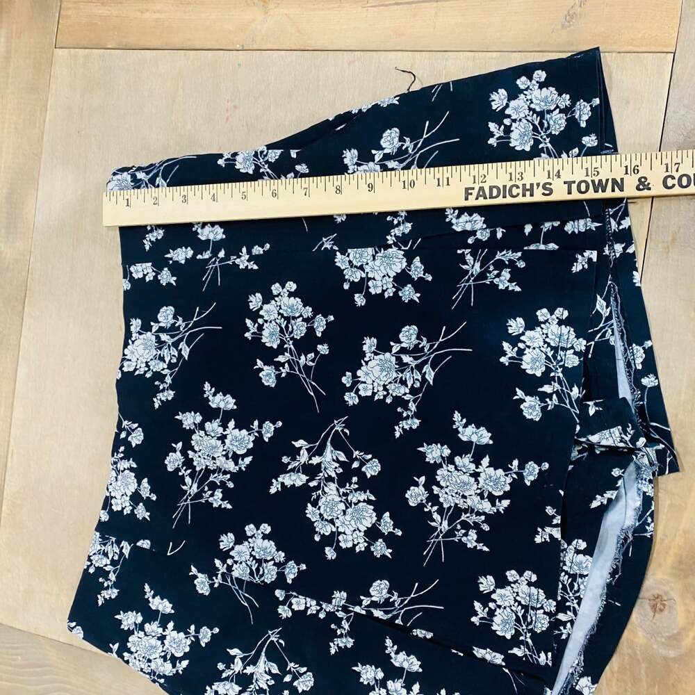 Women's 1X Black Floral Stretch Skort High Rise Front Slit Mini Skort Whimsigoth - Picture 9 of 11